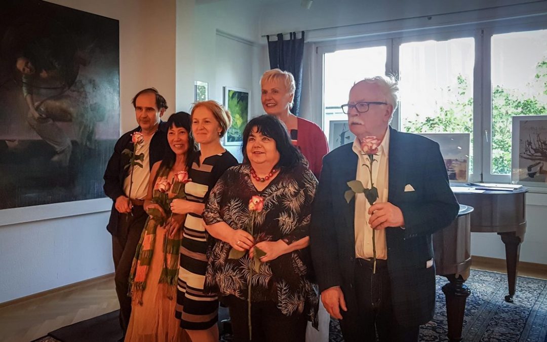Update 27.05.2019 – Fotos von VERNISSAGE und KONZERT: Jubiläumsausstellung – Das Musikstudio feiert 10-jähriges Bestehen / Konzert vom Glinka Trio