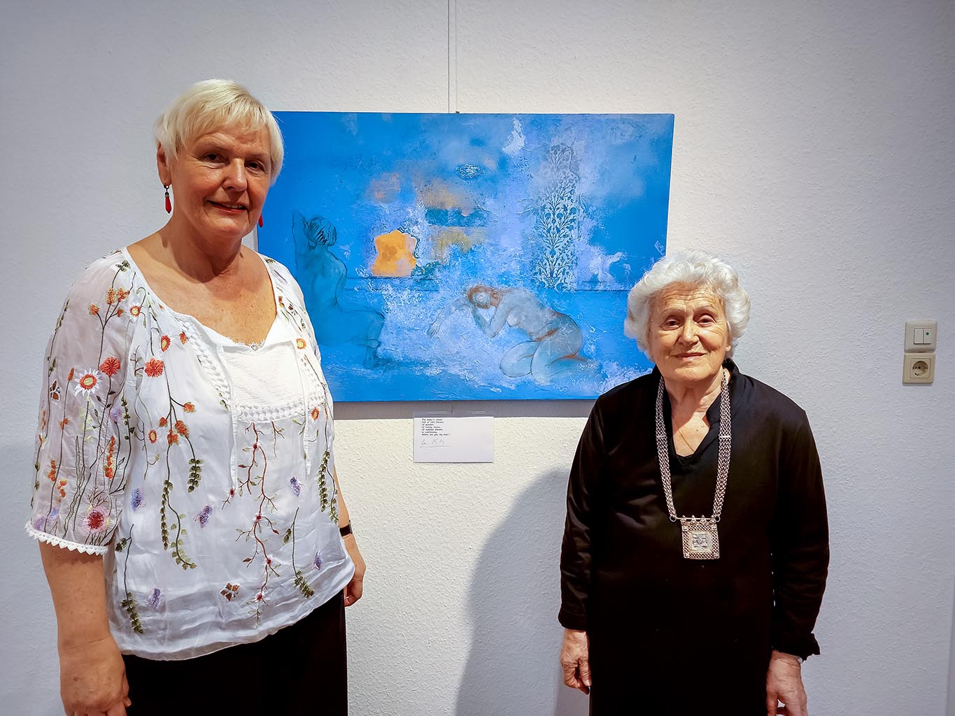 Milena Kunz-Bijno und Gabriele Paqué bei der Ausstellungseröffnung in der Galerie Paqué in 2022