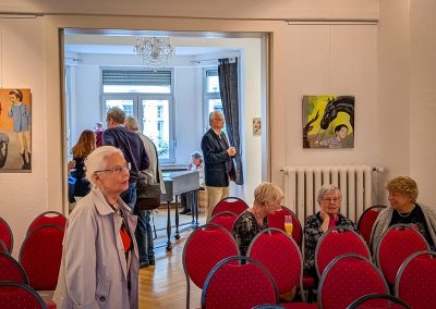 Foto der Ausstellungseröffnung 2025 von Renate Barth und Maria Dierker